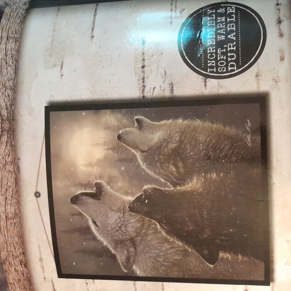 Everwiled plush throw - Picture 1 of 3